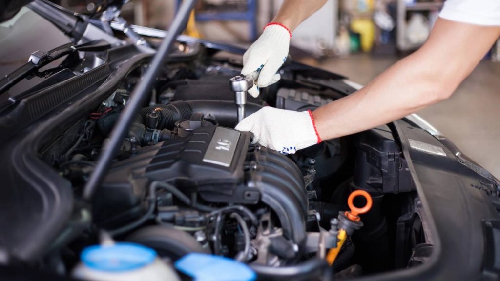 Manutenção veicular - Créditos: depositphotos.com / takoburito