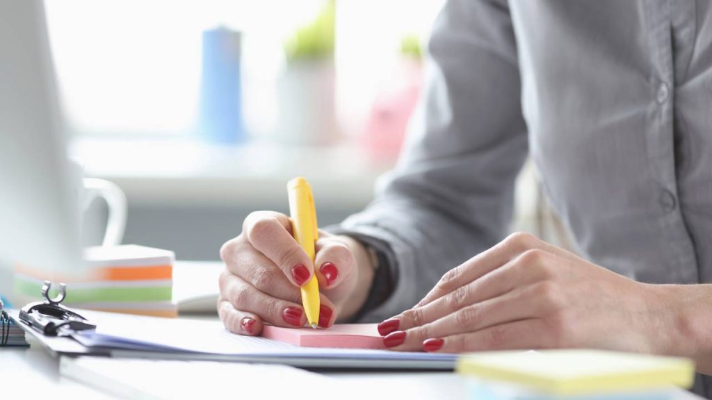 Pessoa estudando - Créditos: depositphotos.com / marketing.lasers@ya.ru