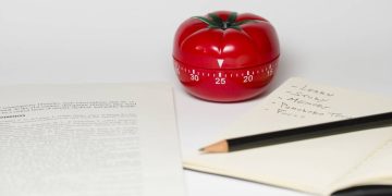 Anotações e timer pomodoro - Créditos: depositphotos.com / alessandrozocc