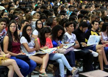 Pessoas estudando em evento - Créditos: depositphotos.com / joasouza