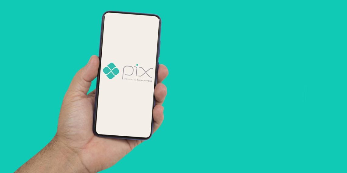 Pix no smartphone - Créditos: depositphotos.com / alexandretavares.fotos@outlook.com