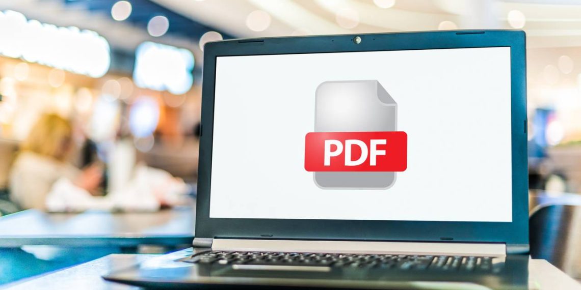 Notebook com PDF aberto - Créditos: depositphotos.com / monticello