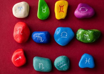 Cristais do zodíaco - Créditos: depositphotos.com / AndrewLozovyi