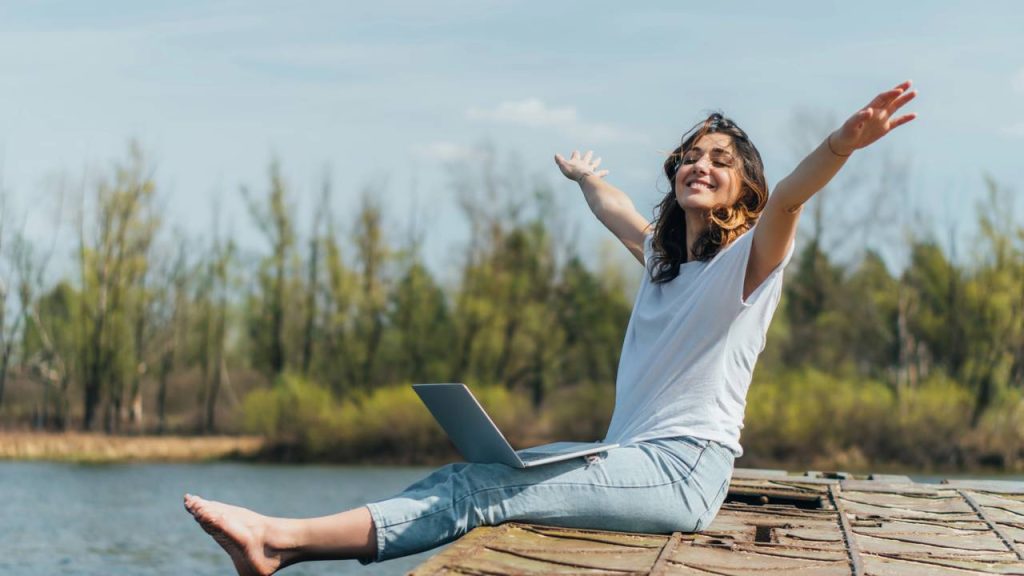 Mulher feliz - Créditos: depositphotos.com / DimaKozitsyn