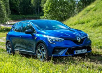 Renault Clio - Créditos: depositphotos.com / laganovskisu