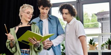 Estudantes - Créditos: depositphotos.com / IgorVetushko