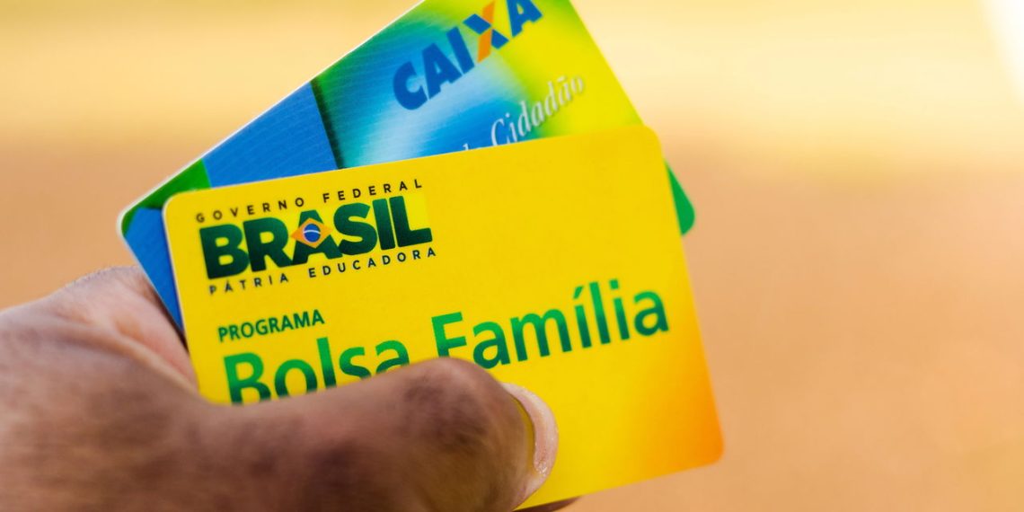 Cartão do Bolsa Família (Créditos: depositphotos.com / rafapress)