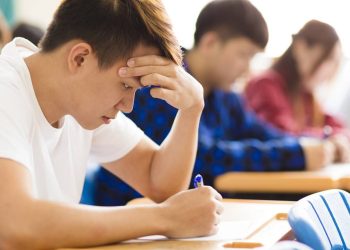 Aluno fazendo prova de concurso - Créditos: depositphotos.com / tomwang