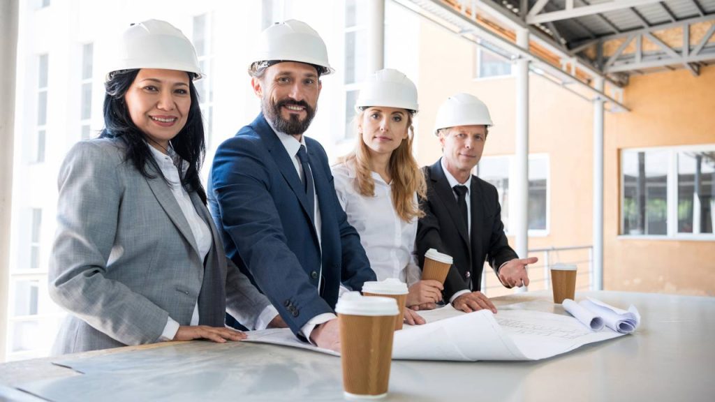 Engenheiros focados - Créditos: depositphotos.com / NatashaFedorova