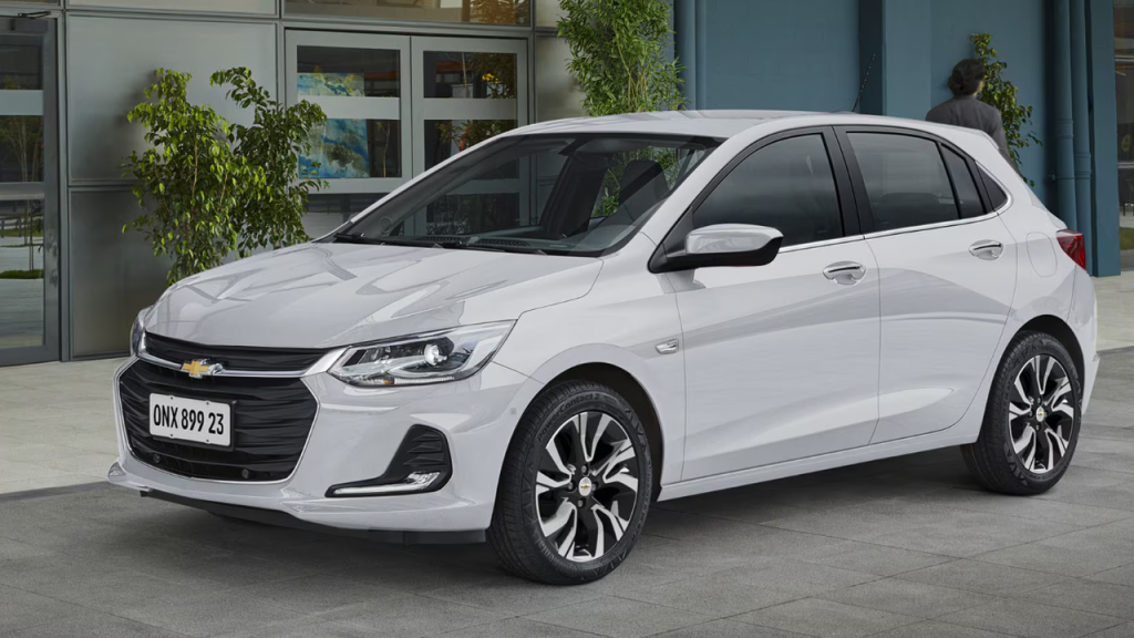 Modelos populares de carros 2025 que se destacam pelo preço acessível e economia Onix Foto: Divulgação/Chevrolet