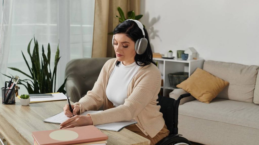 Mulher estudando - Créditos: depositphotos.com / IgorVetushko