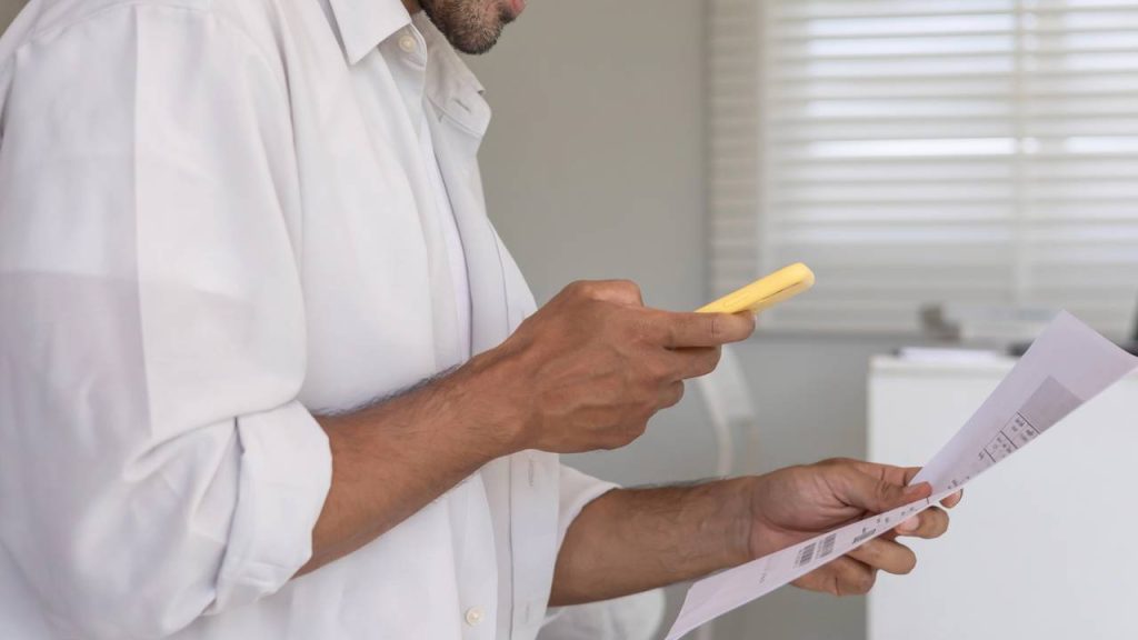 Escanear documento - Créditos: depositphotos.com / shisuka