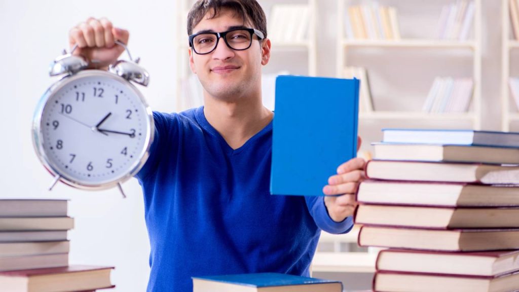 Estudar com timer - Créditos: depositphotos.com / Elnur_