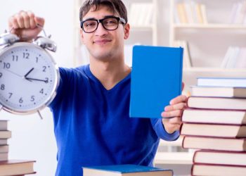 Estudar com timer - Créditos: depositphotos.com / Elnur_