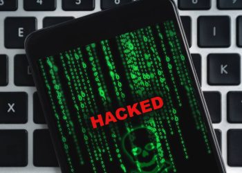 Celular infectado com malware - Créditos: depositphotos.com / Milkos