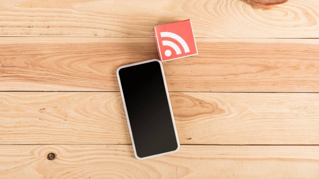 Smartphone roteando internet - Créditos: depositphotos.com / EdZbarzhyvetsky