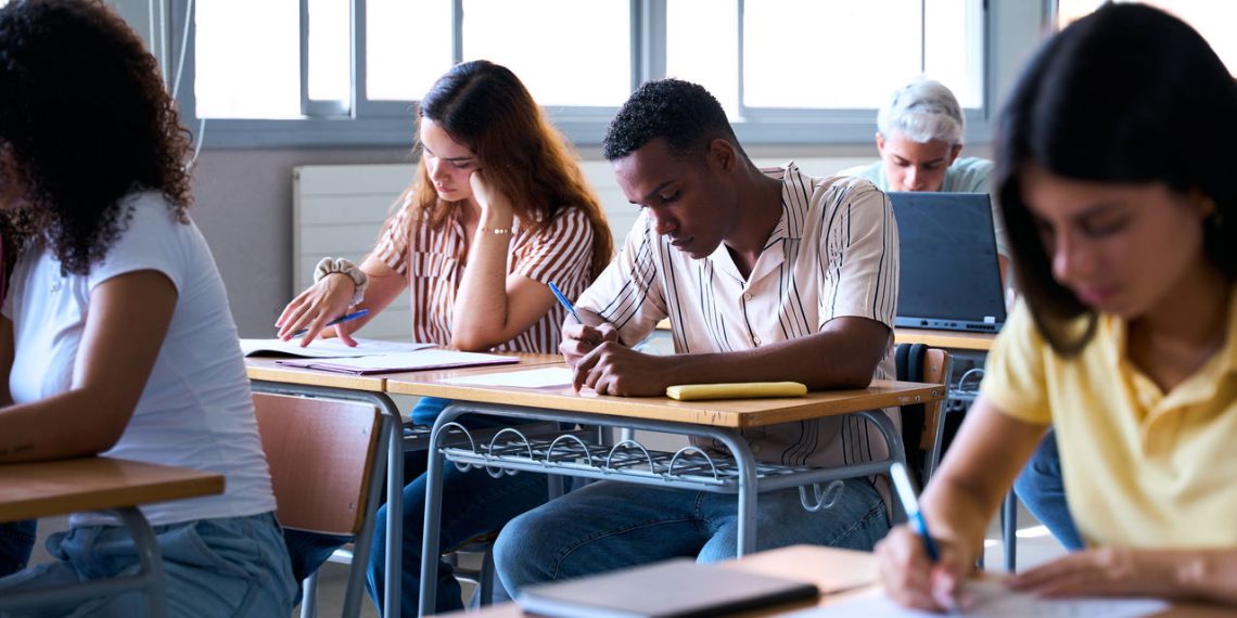 Estudantes (Créditos: depositphotos.com / CarlosBarquero)