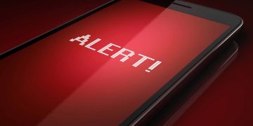 Alerta de vírus em smartphone - Créditos: depositphotos.com / CLIPAREA