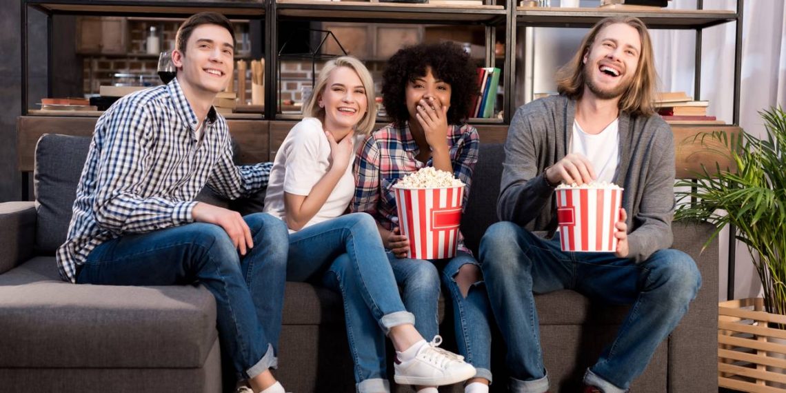 Assistir em casa - Créditos: depositphotos.com / VitalikRadko