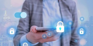 Proteção digital (celular / smartphone) - Créditos: depositphotos.com / artursz