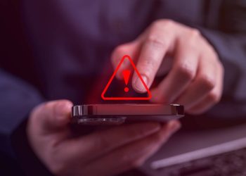 Golpe por mensagem - Créditos: depositphotos.com / 1stfootage