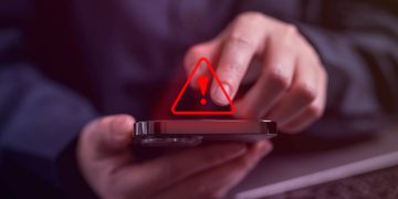 Golpe por mensagem - Créditos: depositphotos.com / 1stfootage