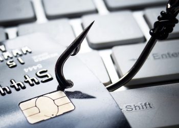 melhores práticas para evitar fraudes com cartão de crédito na internet e aprenda a navegar com segurança, protegendo seus dados e suas compras online. (Créditos: depositphotos.com / weerapat)