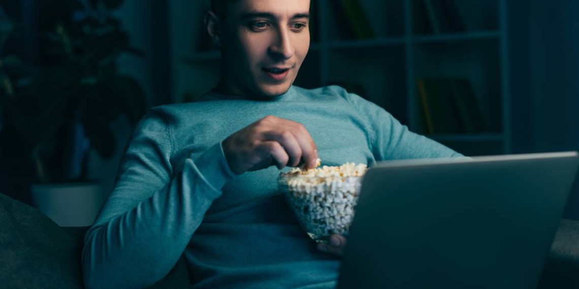 Assistir - Créditos: depositphotos.com / AllaSerebrina