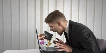 Golpe digital - Créditos: depositphotos.com / alphaspirit